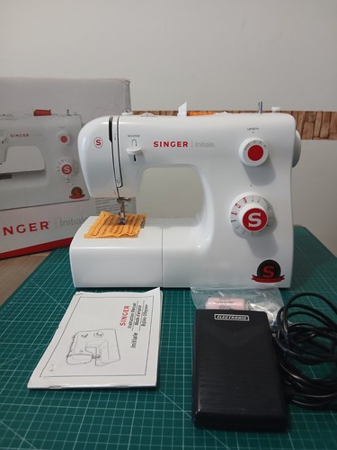Singer initiale 2250 avec - initiale,