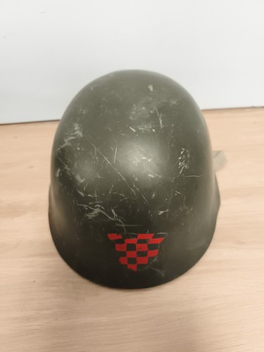 Casque militaire ancien vert