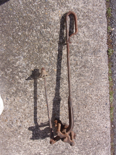 Bras pompe eau ancienne - de,