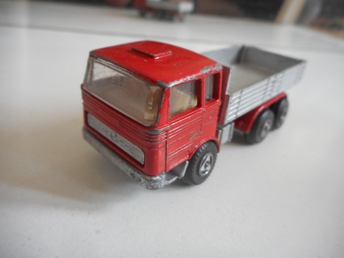 Camion benne basculante - à,