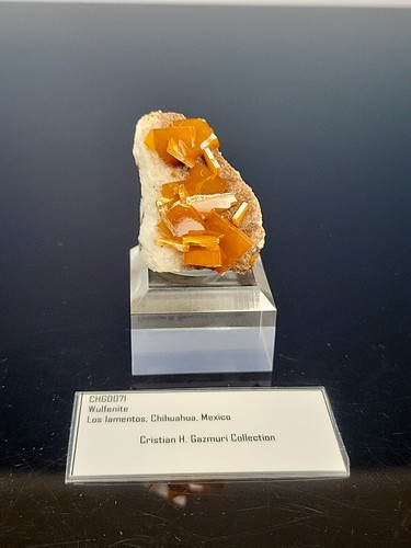 Glistening wulfenite - glistening,