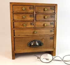 Petit meuble à tiroirs