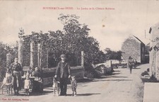 L12L - postcard - MOUSSEAUX SUR SEINE - The Garden and the Robust Fence (medium condition)