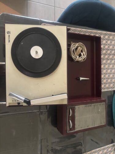 Tourne disque vintage - tourne, et