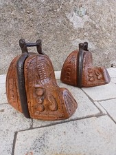 RARE PAIRE D  ETRIERS EN BOIS
