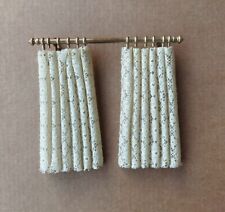 -- LUNDBY. PAIRE DE RIDEAUX --