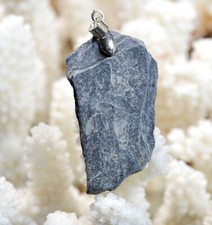 Ardoise bleue 56 carats - pendentif pierre naturelle - Nozay, France // CN39