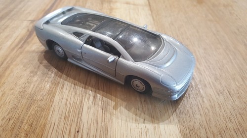 Maisto jaguar xj220 - 1/40,