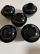 Ensemble de bols recouverts de