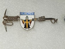 Ancienne Broche Piolet  MUNCHEN - ALLEMAGNE