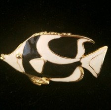 New Premier Designs Jewlery Pin Brooch FISH Branded Butterfly Aquatic Nautical