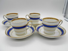 SERVICE DE 4 TASSES & SOUS TASSES BLANCHE / BLEUE & OR EN PORCELAINE DE PARIS