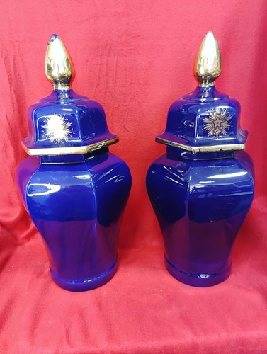 Paire vases couverts en - de,