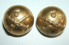 LOT DE 2 BOUTONS DORES