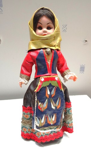 Poupée folklorique vintage - , en