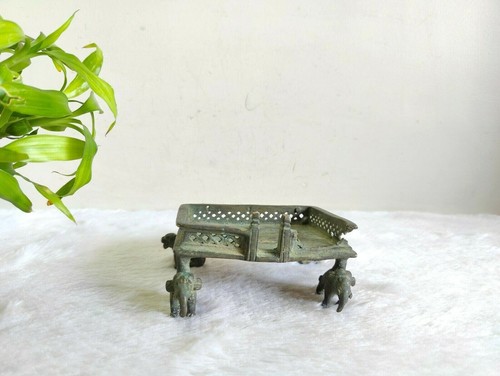 17c vintage lion - 17c, 2