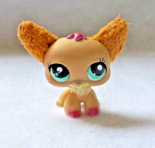 LITTLEST PETSHOP LPS #2514 HASBRO BUTTERFLY DOG CHIHUAHUA BEIGE FUZZY GREEN EYES