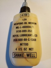 Burette d'huile pour Arme  US, Vietnam daté 1968 idéal reconstitution .