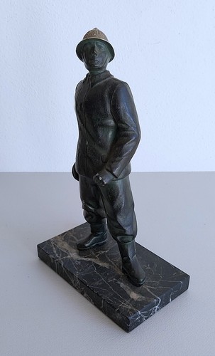 Sculpture régule un - en,