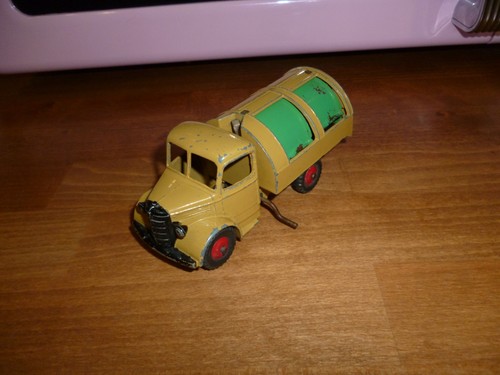 Dinky toys 252 bedford wagon - dinky,