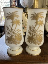 Paire de vases en opaline décor de Palmiers… H. 30 Cm