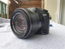 Appareil photo Sony Cybershot RX10 avec nombreux accessoires