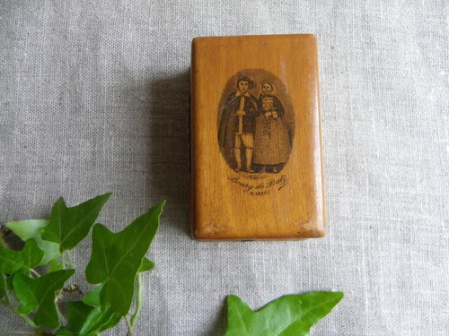 Ancienne boîte timbres - timbres, en