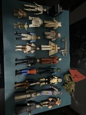 Lot 22 Figurines + 2 Vaisseaux