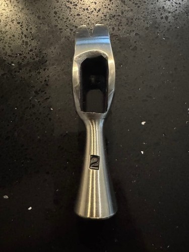 Tête marteau griffe de - à,