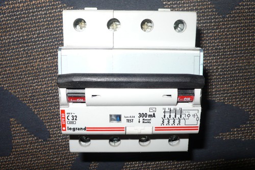 Disjoncteur differentiel - disjoncteur,