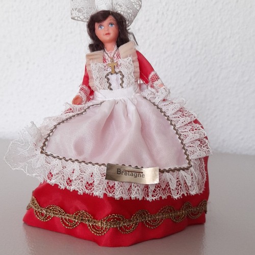 Poupée petite costume
