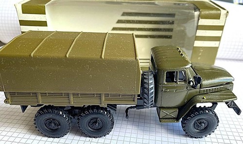 Camion militaire bâché - 1/43,
