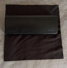 Prada, boîtier à lunettes et sa chamoisine 