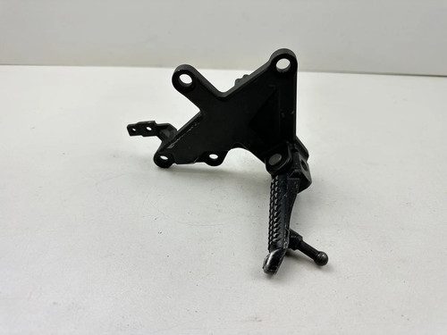 Platine repose pied droite - platine,