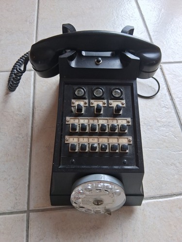 Ancien téléphone standard