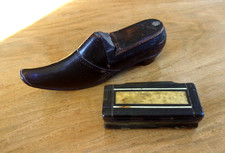 Antique snuff boxes, wooden shoes, horn box