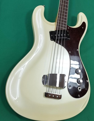Guitare basse électrique