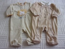 lot de 2 pyjamas taille 3 mois   TRES  BON ETAT