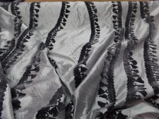 Tissu Soie sauvage gris métal a motifs dévoré aspect velours noir