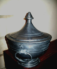 ANCIENNE SOUPIERE EN ÉTAIN