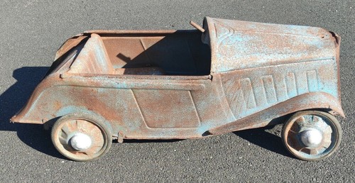 Ancienne voiture pédales - ancienne,