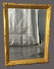 Joli miroir en bois sculpté