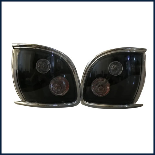 Black front corner lamps turn - front,