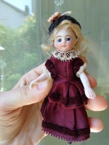 Poupée ancienne mignonnette