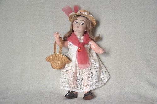 Très belle rare poupée - et,