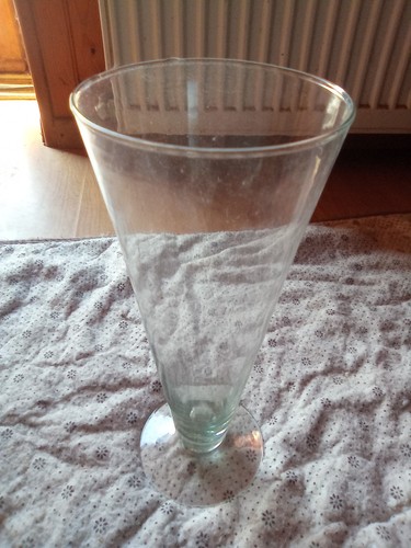 Grand vase sur pied conique - , en