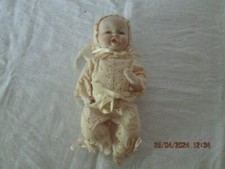 ANCIEN POUPON PORCELAINE SIGNE