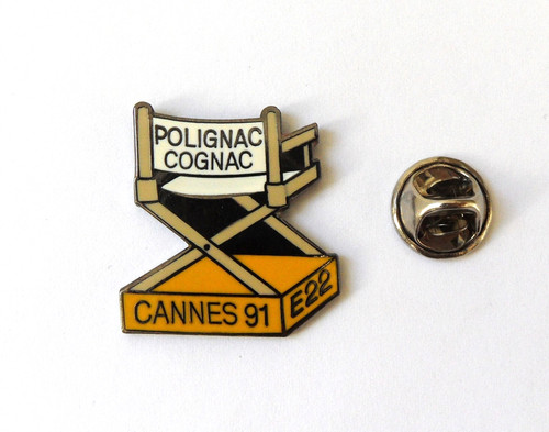 Pin chaise metteur scène - pin's,