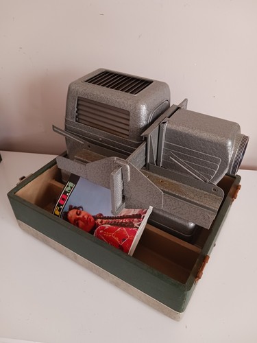 Ancien projecteur diapos - ancien,