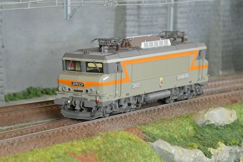Models 11105 locomotive - ls,